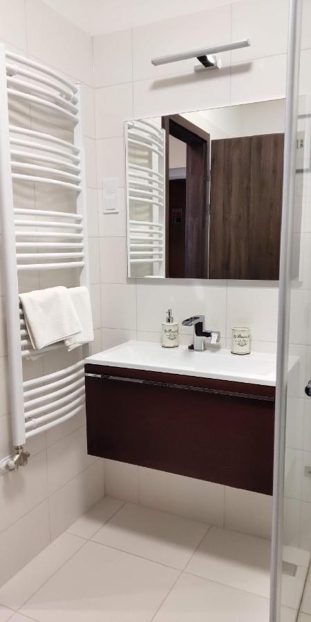 Pe-Ki Lux Apartman Szekesfehervar Ngoại thất bức ảnh