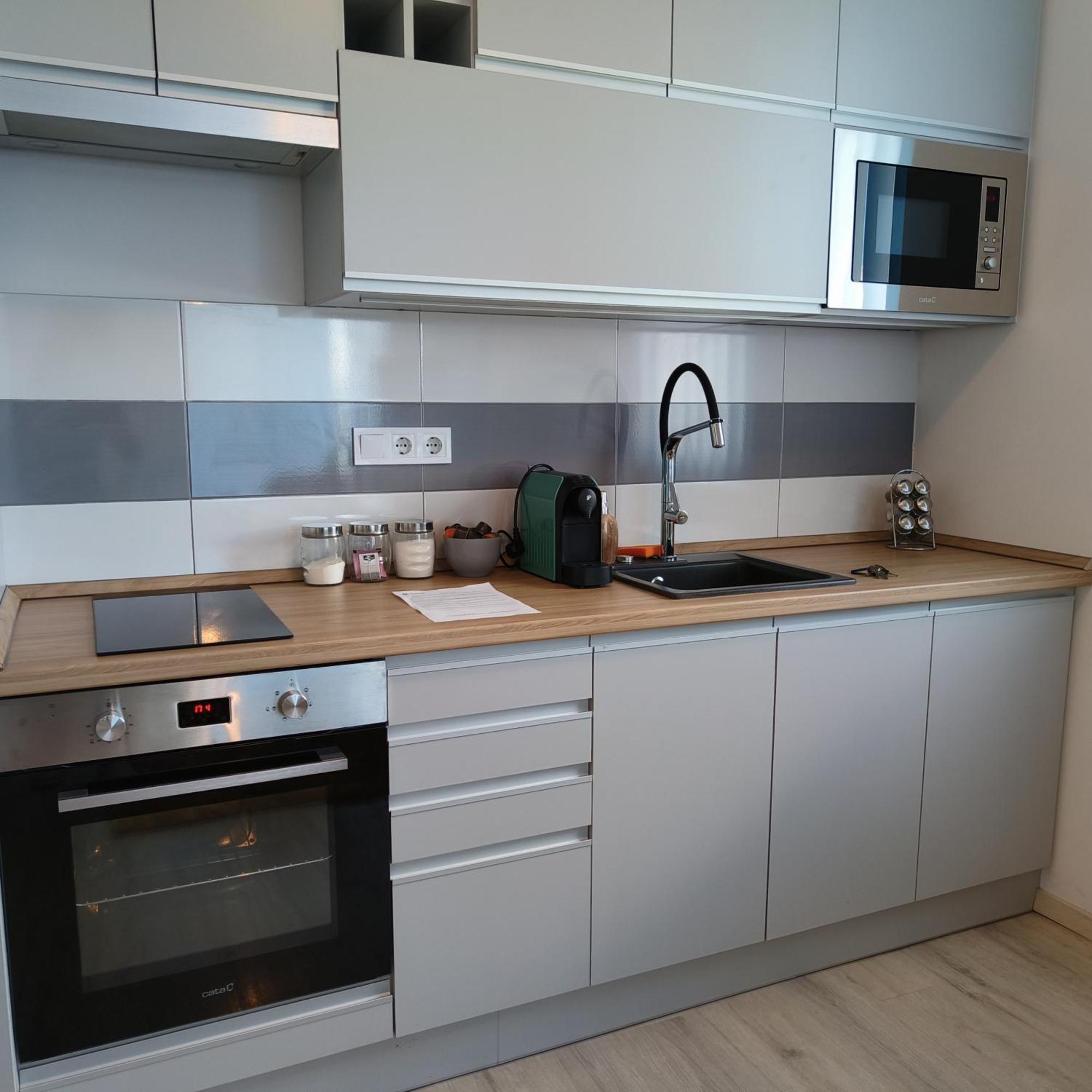 Pe-Ki Lux Apartman Szekesfehervar Ngoại thất bức ảnh