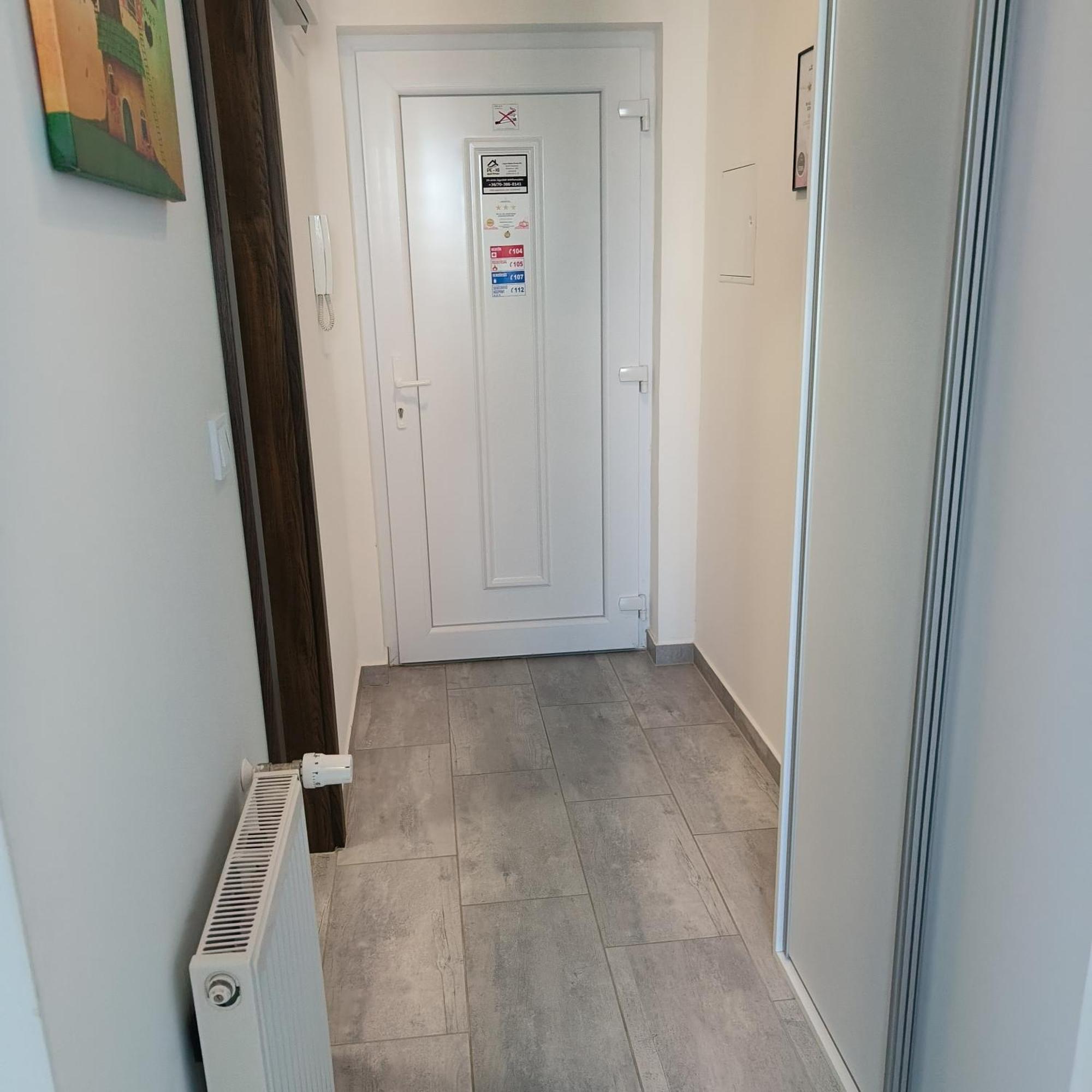 Pe-Ki Lux Apartman Szekesfehervar Ngoại thất bức ảnh