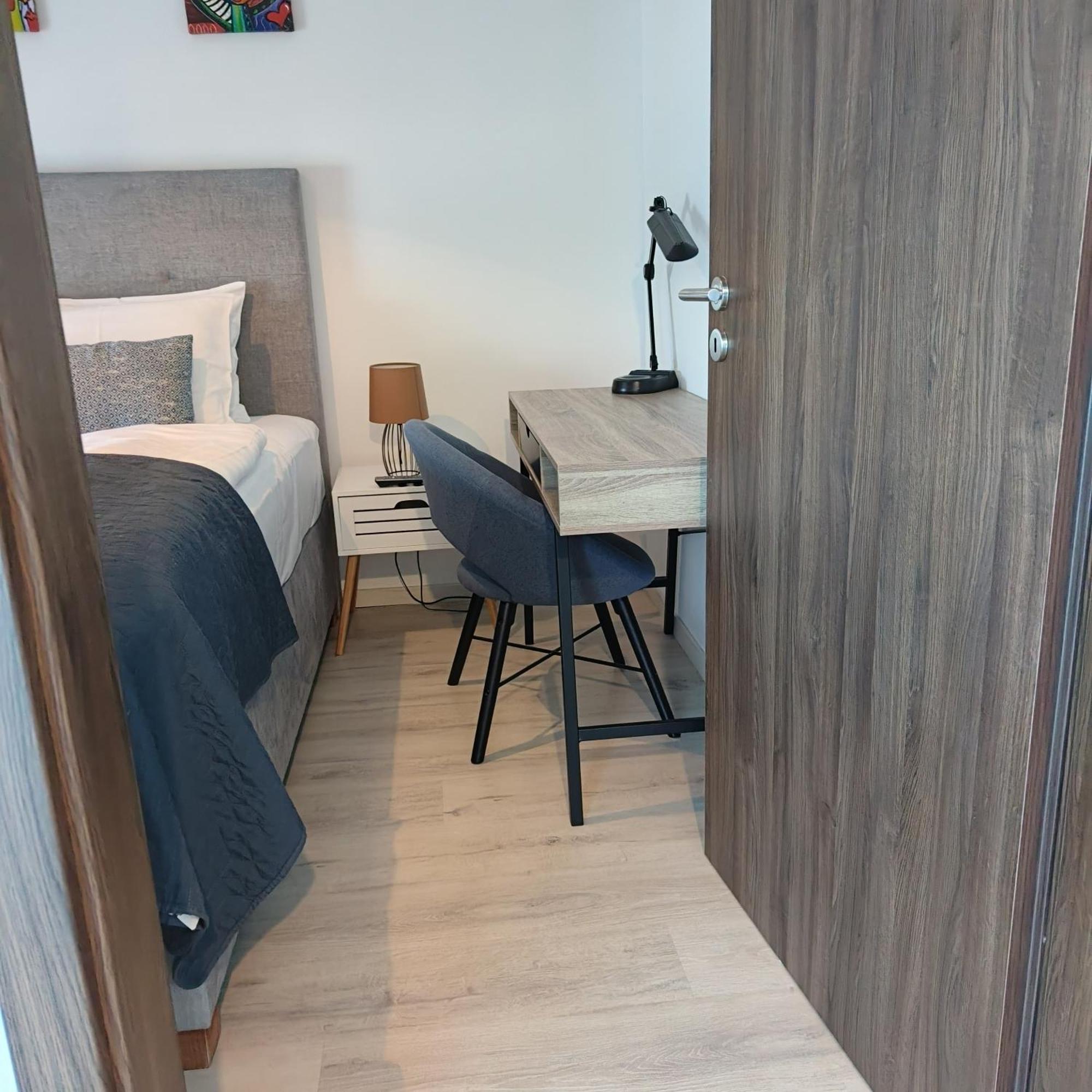 Pe-Ki Lux Apartman Szekesfehervar Ngoại thất bức ảnh