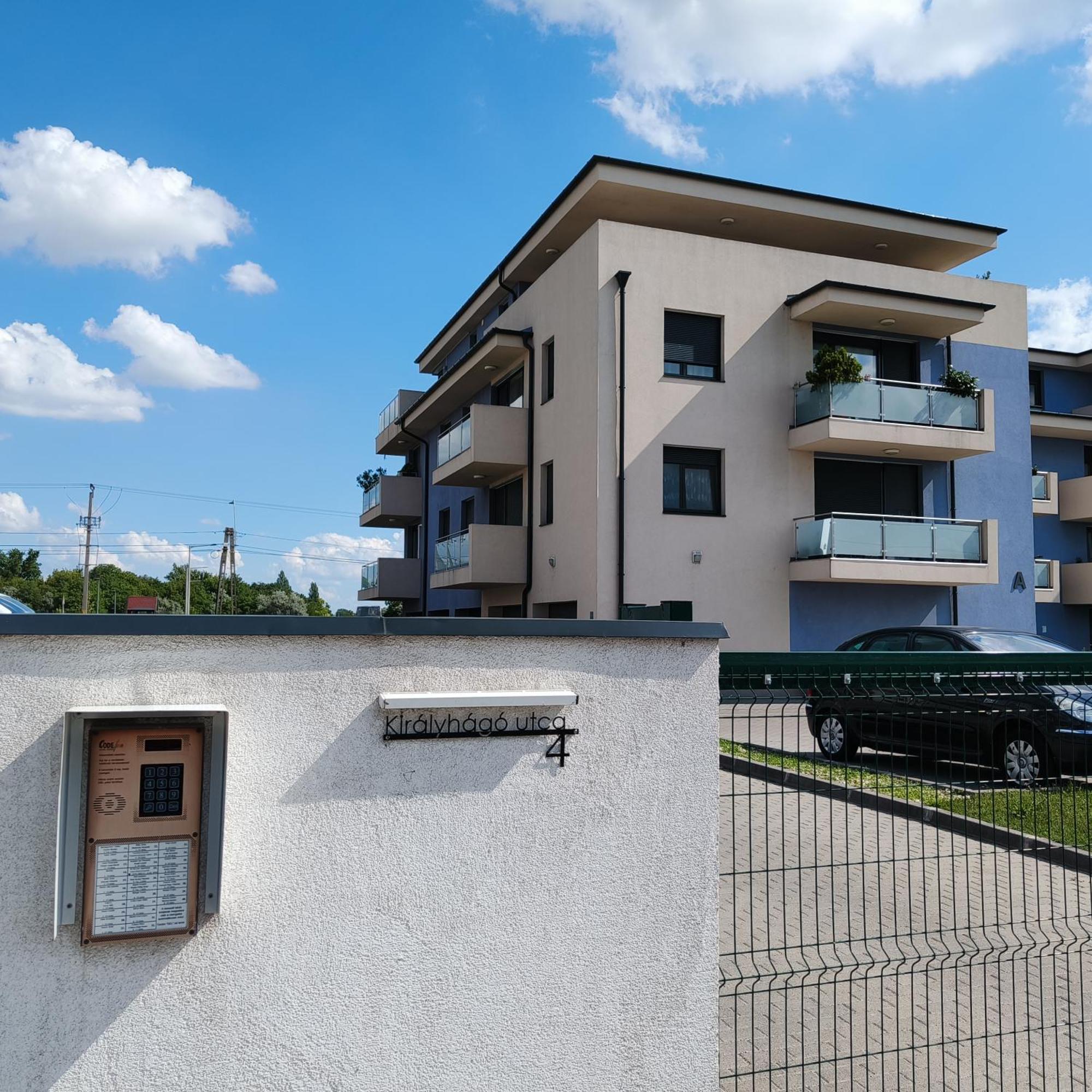 Pe-Ki Lux Apartman Szekesfehervar Ngoại thất bức ảnh